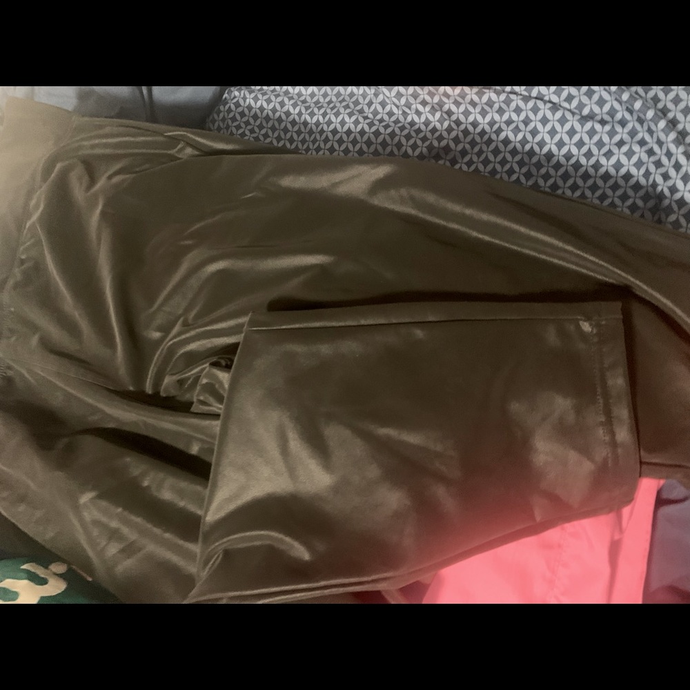 Black (shiny)
